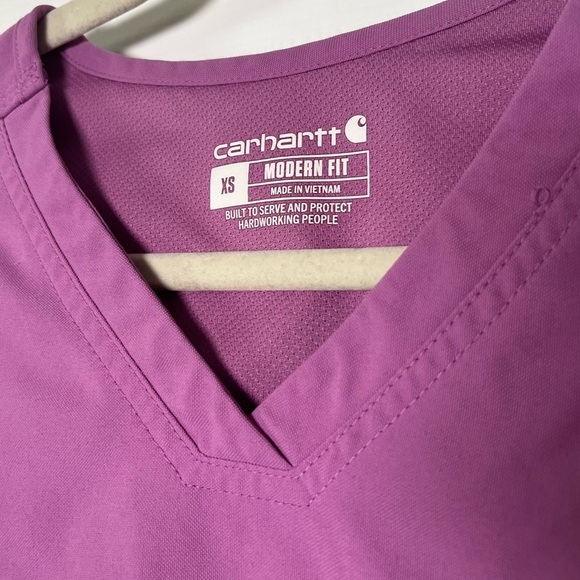 Carhartt WOMEN'S RUGGED FLEX® PEAK TUCK-IN SCRUB TOP in Thistle Purple Size XS - Picture 5 of 9